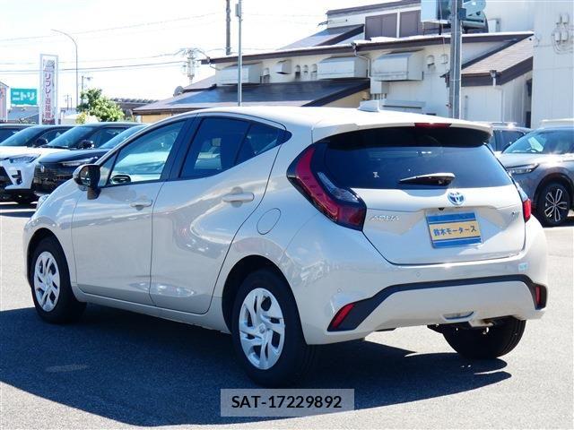 Toyota AQUA 2024-10 7325610-27
