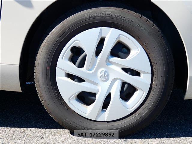 Toyota AQUA 2024-10 7325610-29