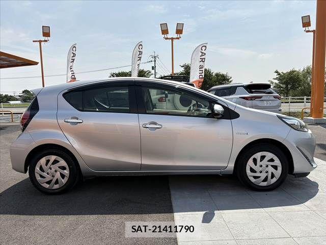 Toyota AQUA 2019-05 7325640-11