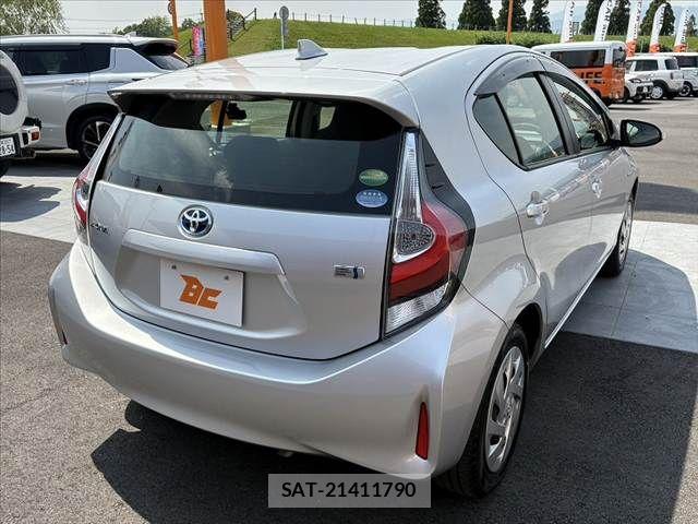 Toyota AQUA 2019-05 7325640-12