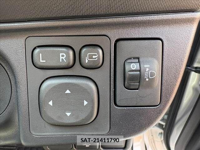 Toyota AQUA 2019-05 7325640-22