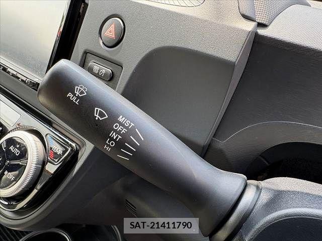 Toyota AQUA 2019-05 7325640-26