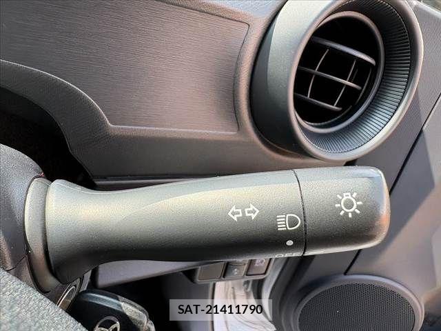 Toyota AQUA 2019-05 7325640-27