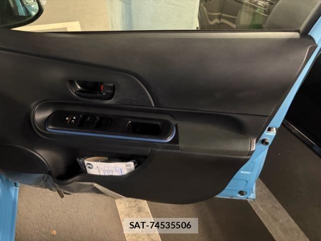 Toyota AQUA 2013-11 7325672-14