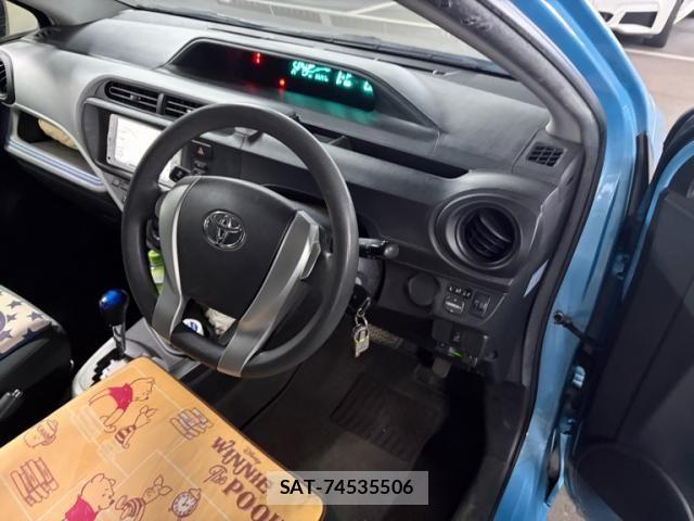 Toyota AQUA 2013-11 7325672-16