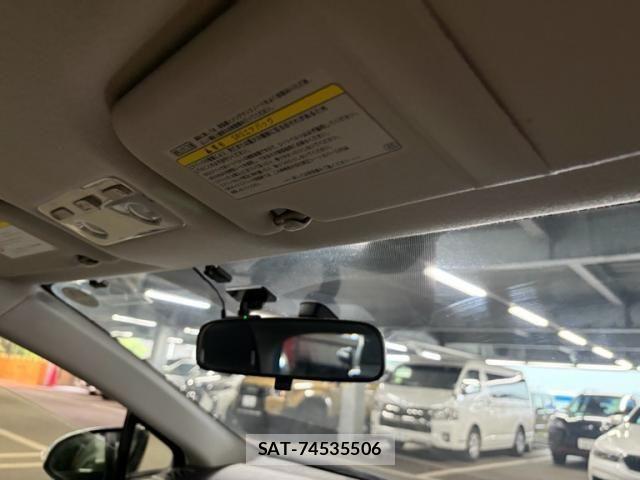 Toyota AQUA 2013-11 7325672-17