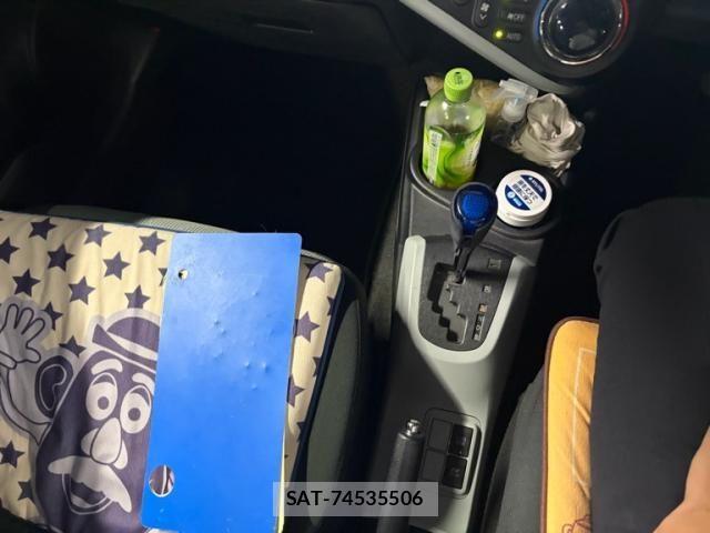 Toyota AQUA 2013-11 7325672-22