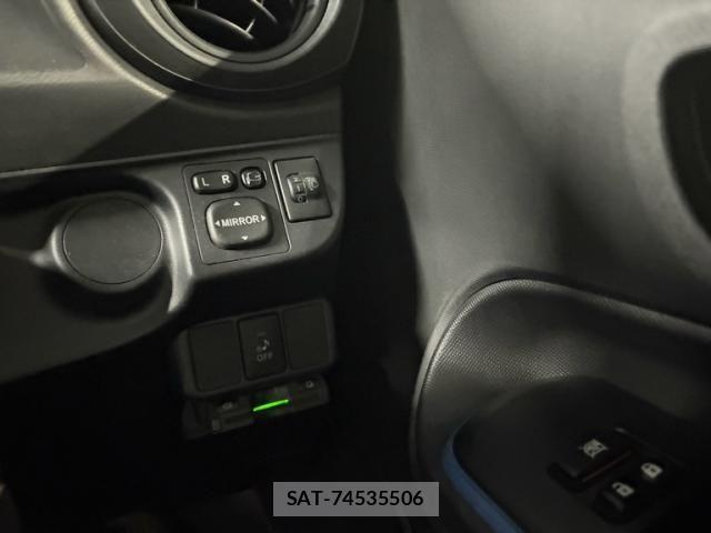Toyota AQUA 2013-11 7325672-23