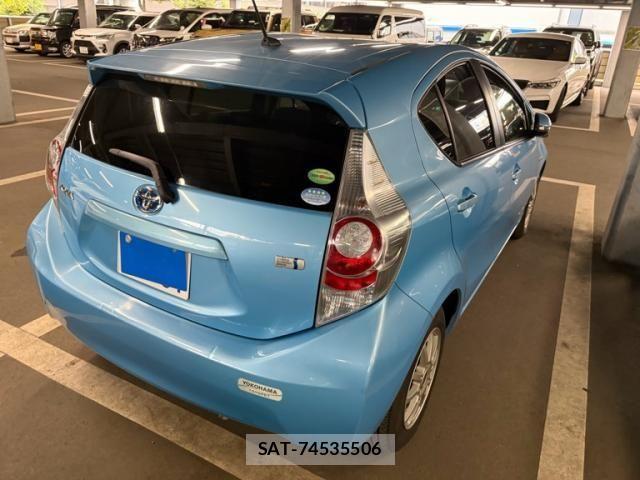 Toyota AQUA 2013-11 7325672-2