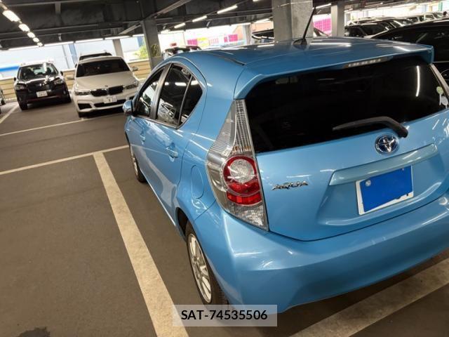 Toyota AQUA 2013-11 7325672-3