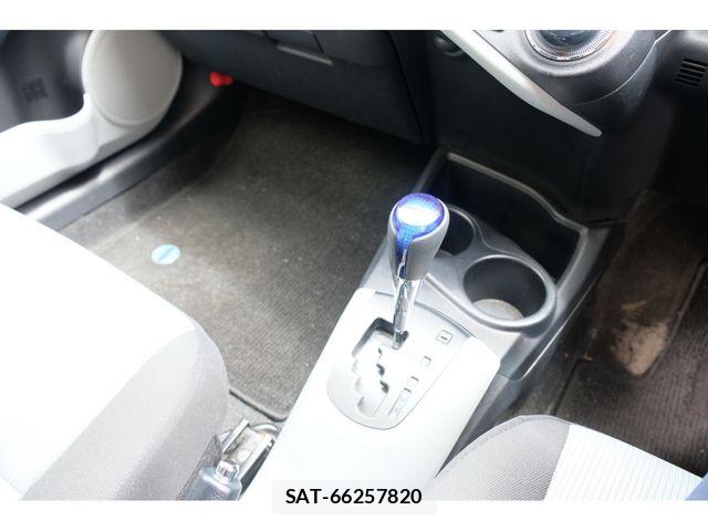 Toyota AQUA 2012-03 7325666-17