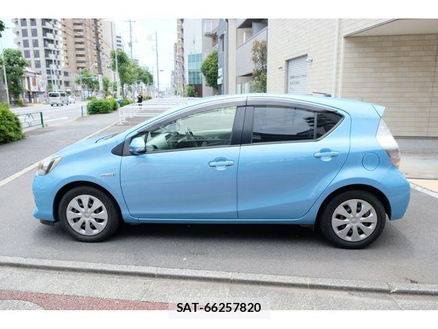 Toyota AQUA 2012-03 7325666-7