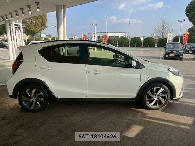Toyota AQUA 2018-09 7325619-10