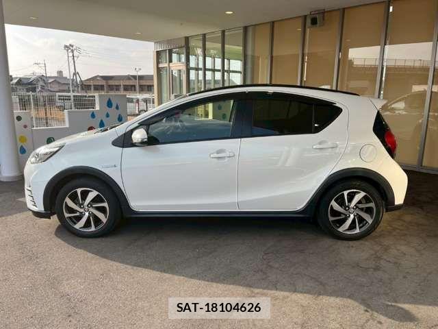 Toyota AQUA 2018-09 7325619-11