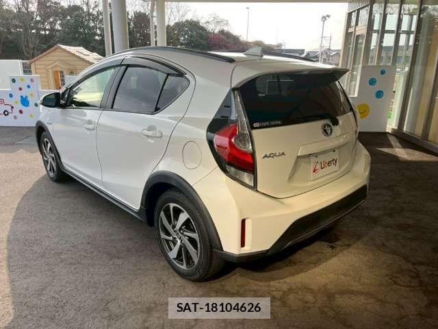 Toyota AQUA 2018-09 7325619-12