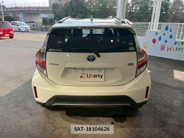 Toyota AQUA 2018-09 7325619-13