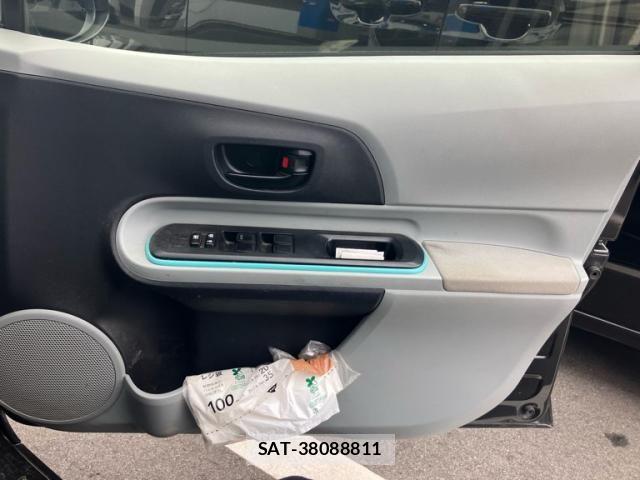 Toyota AQUA 2013-05 7325669-9