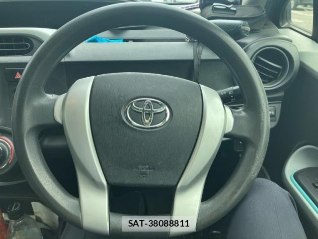 Toyota AQUA 2013-05 7325669-11