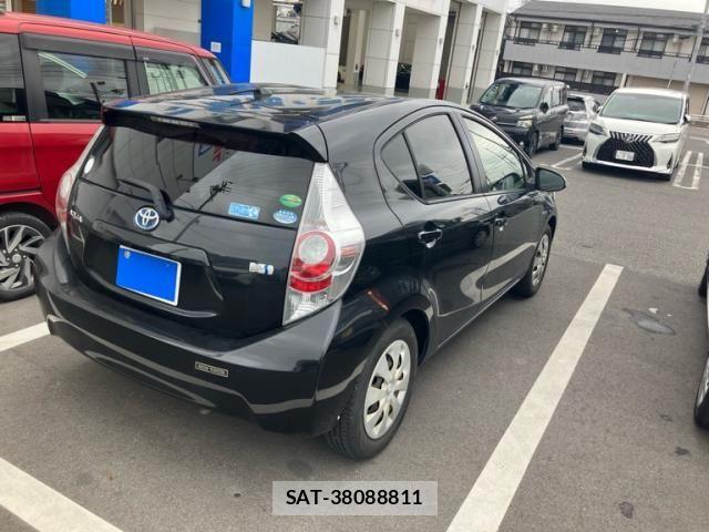 Toyota AQUA 2013-05 7325669-2