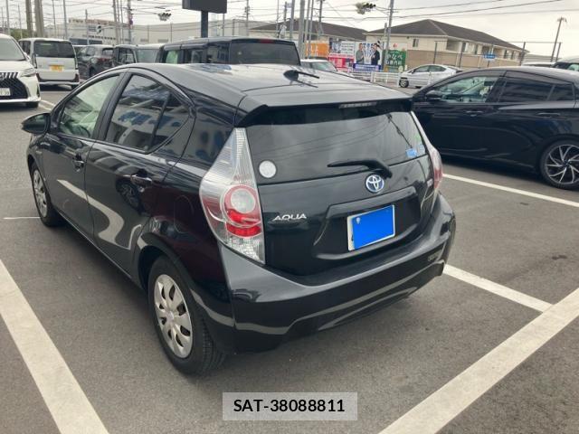 Toyota AQUA 2013-05 7325669-3