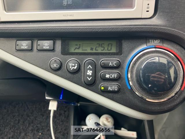 Toyota AQUA 2013-01 7325678-10