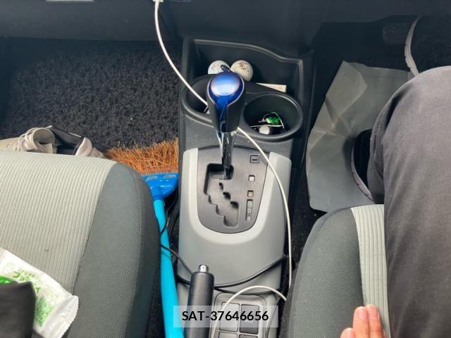 Toyota AQUA 2013-01 7325678-11