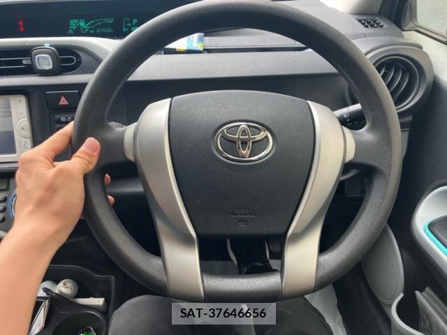 Toyota AQUA 2013-01 7325678-12