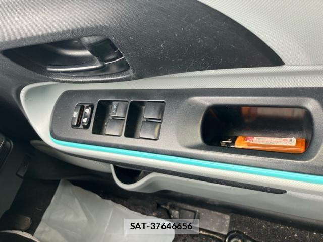 Toyota AQUA 2013-01 7325678-13