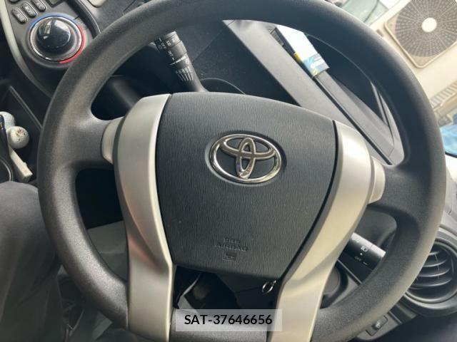 Toyota AQUA 2013-01 7325678-15