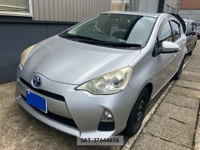 Toyota AQUA 2013-01 7325678-1