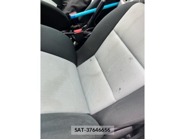 Toyota AQUA 2013-01 7325678-21