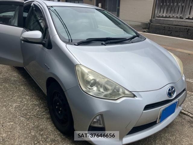 Toyota AQUA 2013-01 7325678-2