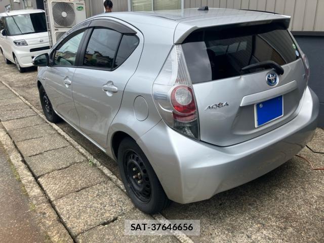 Toyota AQUA 2013-01 7325678-3