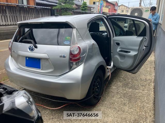 Toyota AQUA 2013-01 7325678-4