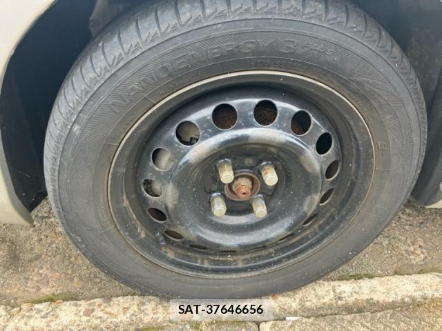 Toyota AQUA 2013-01 7325678-5