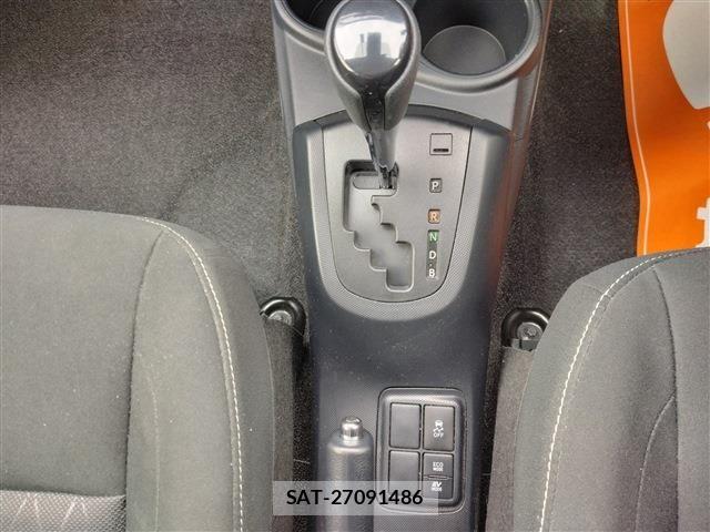 Toyota AQUA 2019-09 7325625-24