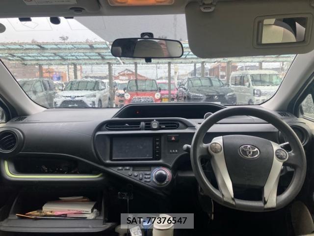 Toyota AQUA 2012-01 7325671-11