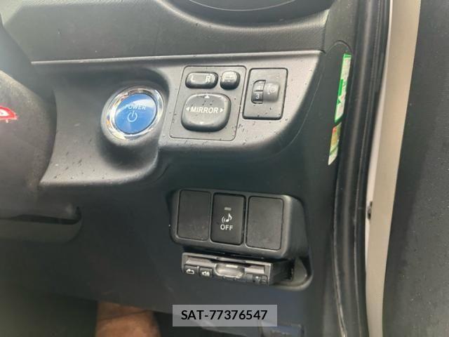 Toyota AQUA 2012-01 7325671-13