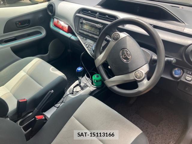 Toyota AQUA 2012-06 7325675-12