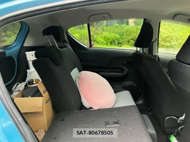 Toyota AQUA 2013-10 7325662-10