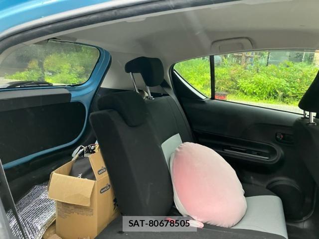Toyota AQUA 2013-10 7325662-11