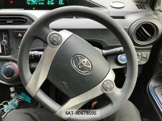 Toyota AQUA 2013-10 7325662-14