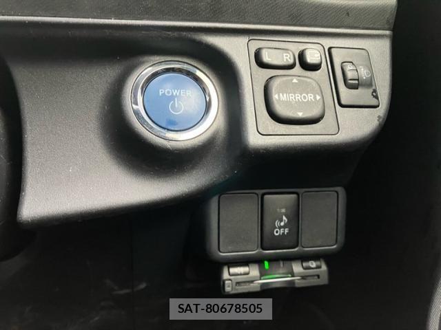 Toyota AQUA 2013-10 7325662-15