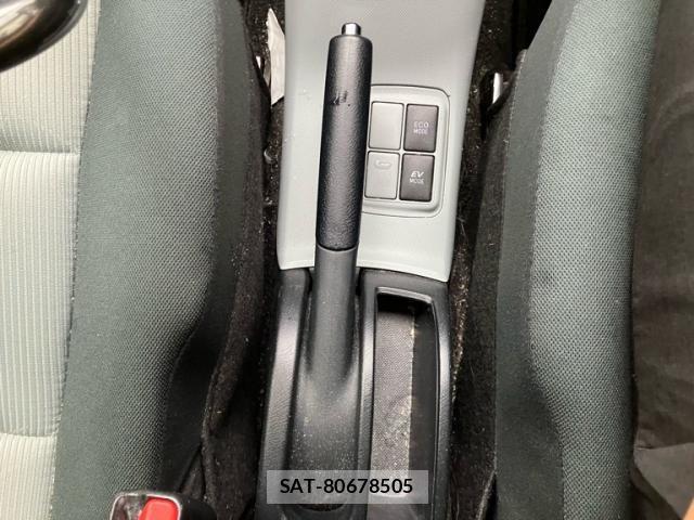 Toyota AQUA 2013-10 7325662-16