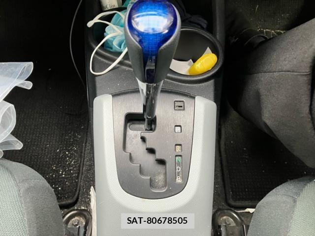 Toyota AQUA 2013-10 7325662-17