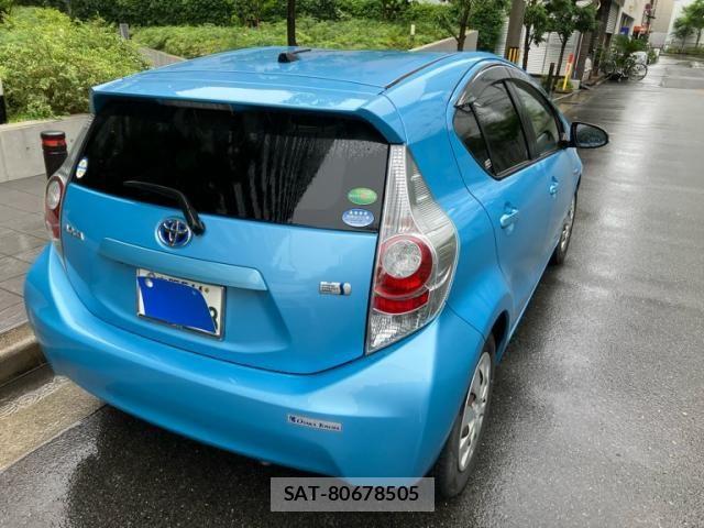 Toyota AQUA 2013-10 7325662-3