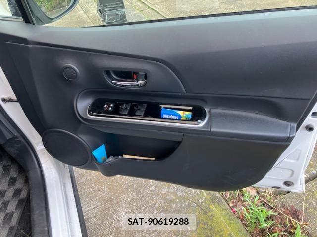 Toyota AQUA 2018-07 7325658-9
