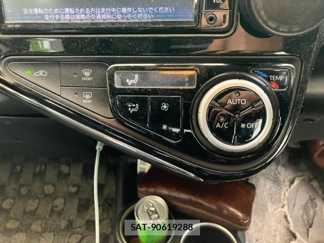 Toyota AQUA 2018-07 7325658-11