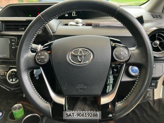 Toyota AQUA 2018-07 7325658-13