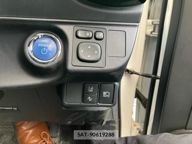 Toyota AQUA 2018-07 7325658-14